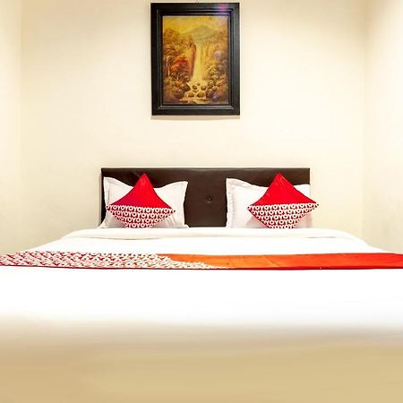 Oyo 1364 Pondok Wisata Istana XI Medan Ngoại thất bức ảnh
