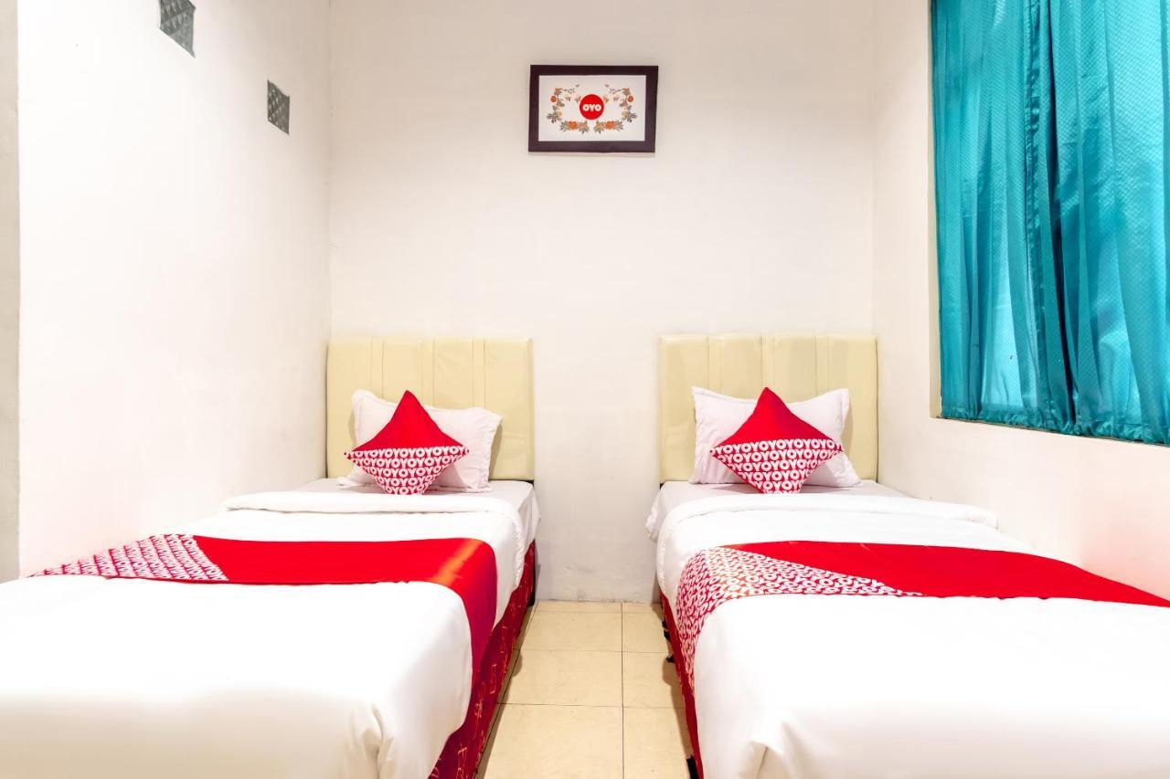 Oyo 1364 Pondok Wisata Istana XI Medan Ngoại thất bức ảnh