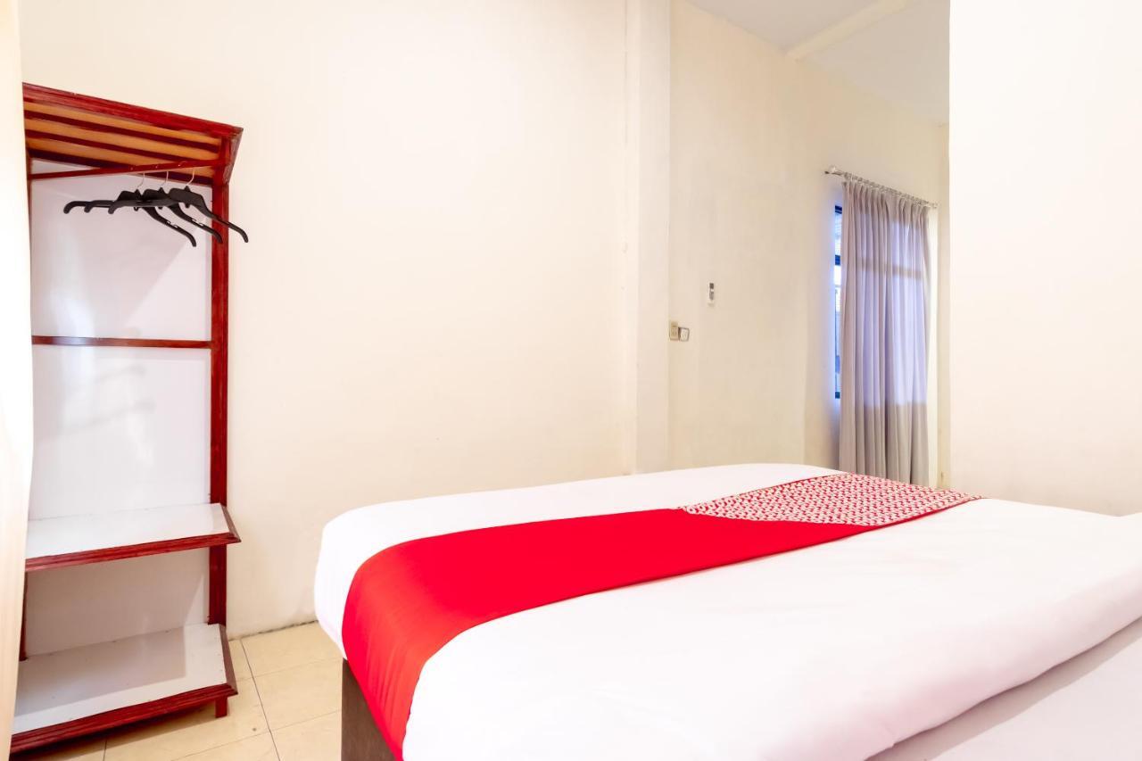 Oyo 1364 Pondok Wisata Istana XI Medan Ngoại thất bức ảnh